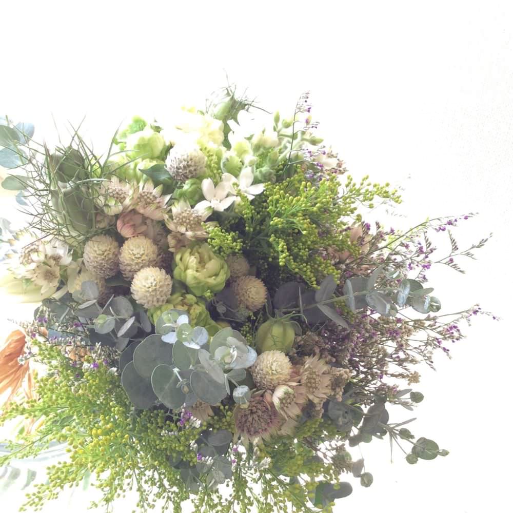 【生花】グリーン×ホワイト クラッチブーケ 花嫁 人気 【結婚式 フラワー 生花 ブーケ ブートニア オーダーメイド】