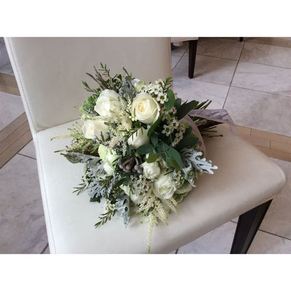 【生花】グリーン×ホワイト クラッチブーケ 花嫁 人気 【結婚式 フラワー 生花 ブーケ ブートニア オーダーメイド】