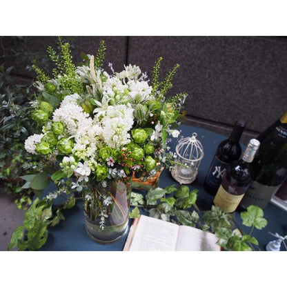 【生花】グリーン×ホワイト クラッチブーケ 花嫁 人気 【結婚式 フラワー 生花 ブーケ ブートニア オーダーメイド】