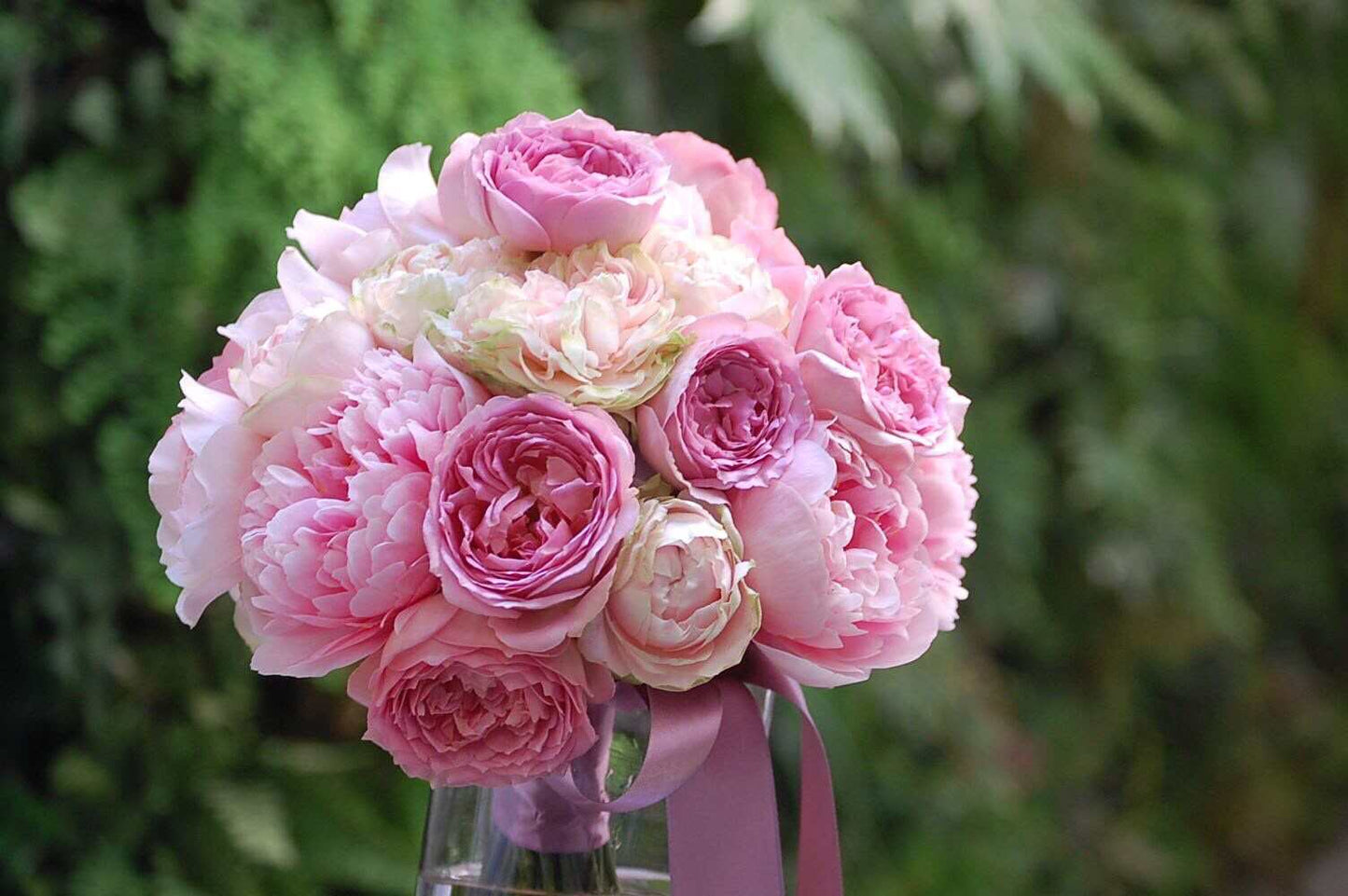 【生花】グリーン×ピンク クラッチブーケ 【結婚式 フラワー 生花 ブーケ ブートニア オーダーメイド】