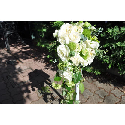 【生花】グリーン×ホワイト キャスケード 【結婚式 フラワー 生花 ブーケ ブートニア オーダーメイド】