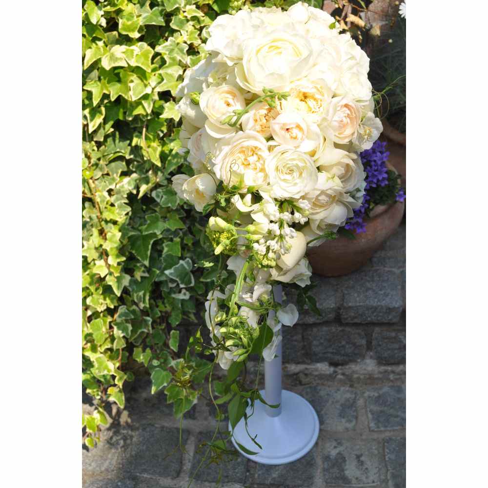 【生花】グリーン×ホワイト キャスケード 【結婚式 フラワー 生花 ブーケ ブートニア オーダーメイド】