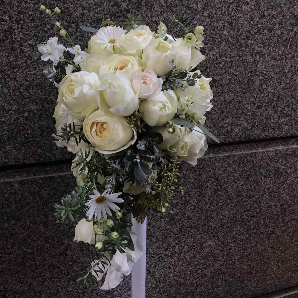 【生花】グリーン×ホワイト キャスケード 【結婚式 フラワー 生花 ブーケ ブートニア オーダーメイド】