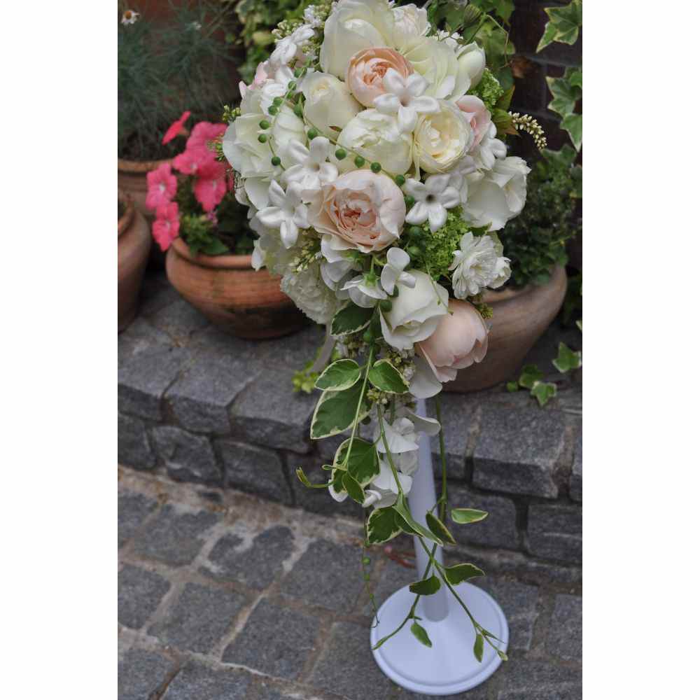 【生花】グリーン×ホワイト キャスケード 【結婚式 フラワー 生花 ブーケ ブートニア オーダーメイド】