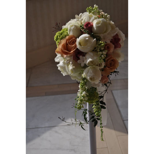 【生花】グリーン×ピンク ティアドロップ 【結婚式 フラワー 生花 ブーケ ブートニア オーダーメイド】