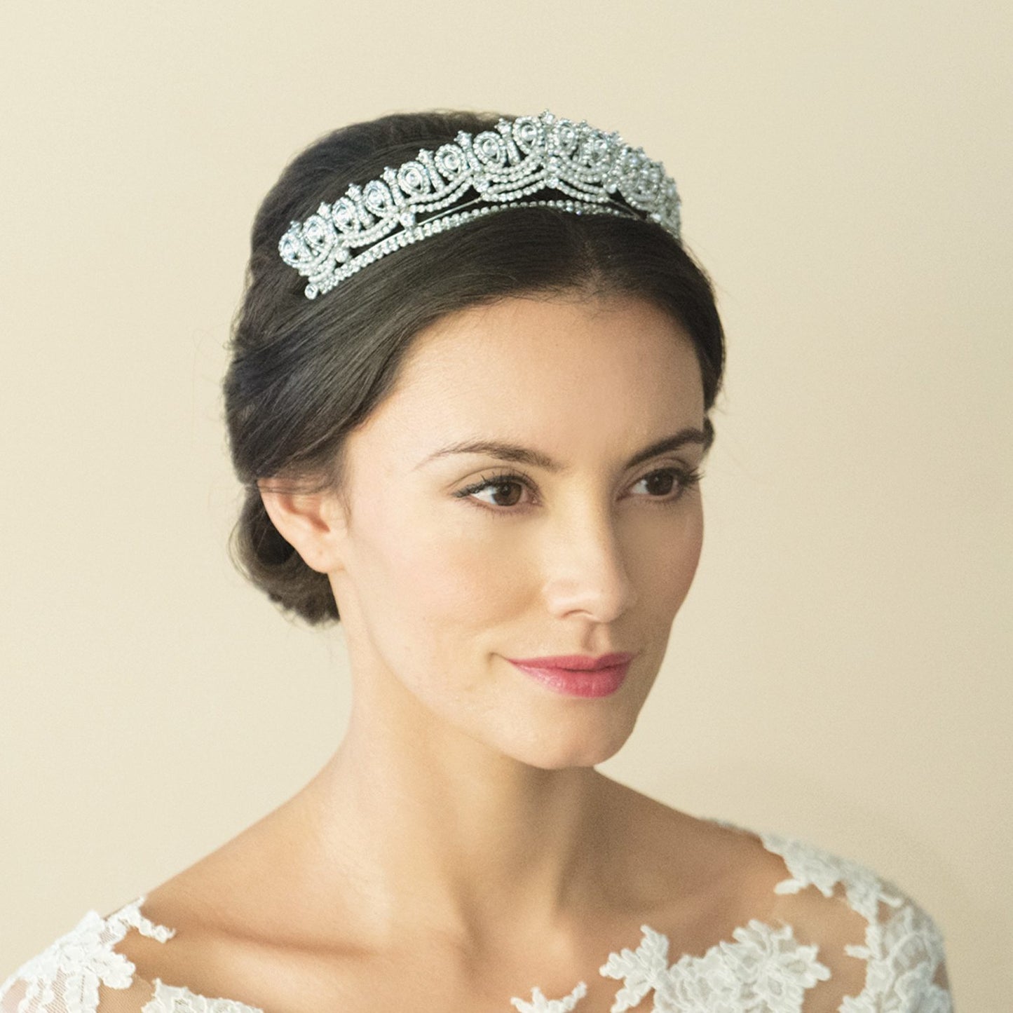 【正規品】Ivory & Co. アイボリー・アンド・コー Queen mary クイーンメアリー ブライダルティアラ クリスタル パール シルバー 結婚式 アクセサリー (IC-T17)【結婚式　アクセサリー　ティアラ　ヘッドドレス　ヘアアクセサリー】