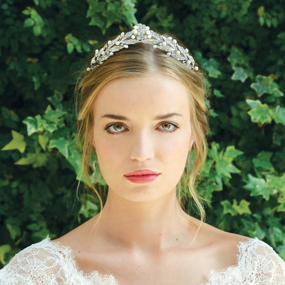 【レンタル】Ivory & Co. アイボリー・アンド・コー Persephone ペルセポネ ブライダルティアラ クリスタル パール シルバー 結婚式 アクセサリー (IC-T18-R)【結婚式　アクセサリー　ティアラ　ヘッドドレス　ヘアアクセサリー】