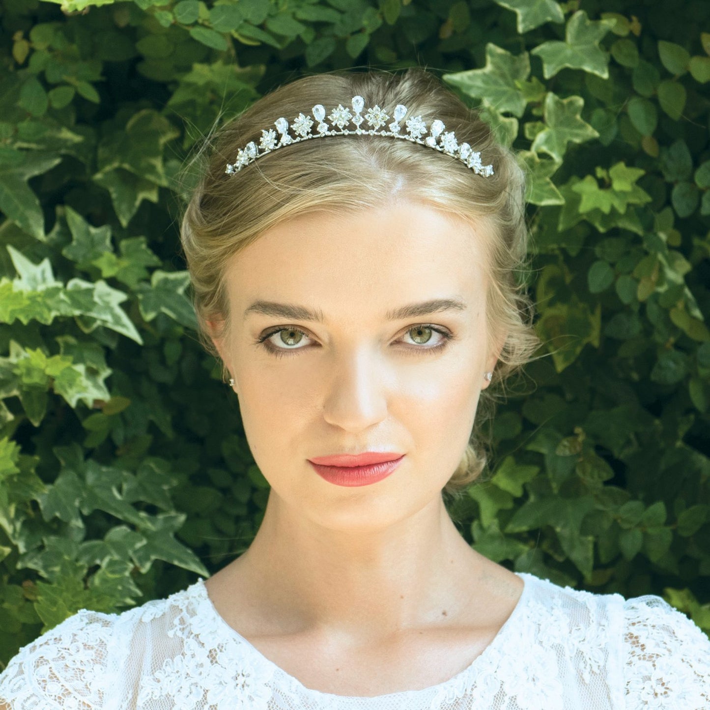 【レンタル】Ivory & Co. アイボリー・アンド・コー Belle ベル ブライダルティアラ ジルコニア クリスタル シルバー 結婚式 アクセサリー (IC-T23-R)【結婚式　アクセサリー　ティアラ　ヘッドドレス　ヘアアクセサリー】