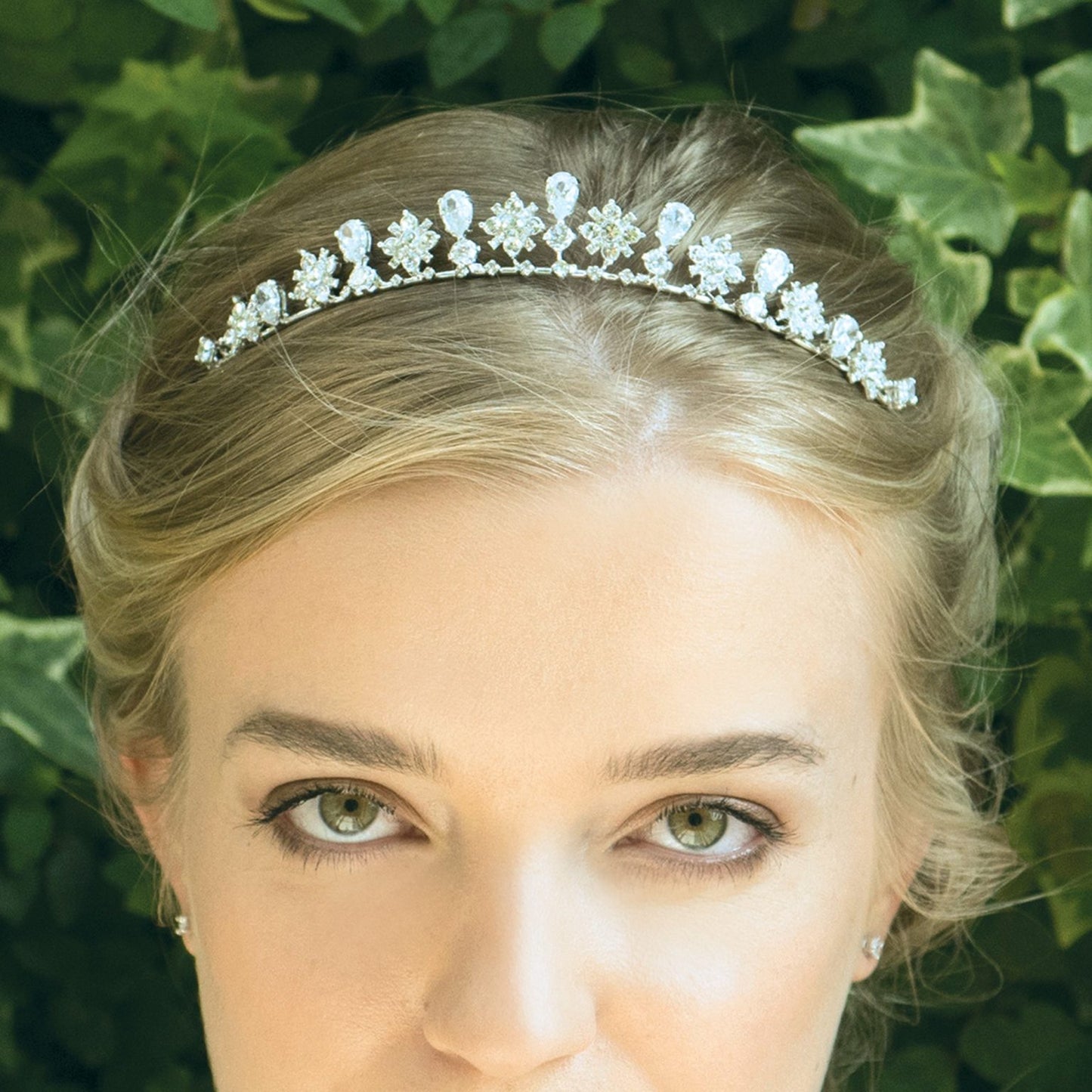 【レンタル】Ivory & Co. アイボリー・アンド・コー Belle ベル ブライダルティアラ ジルコニア クリスタル シルバー 結婚式 アクセサリー (IC-T23-R)【結婚式　アクセサリー　ティアラ　ヘッドドレス　ヘアアクセサリー】