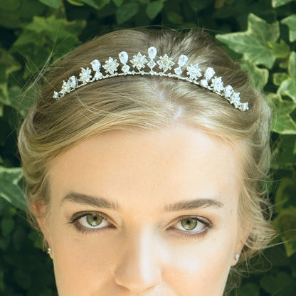 【レンタル】Ivory & Co. アイボリー・アンド・コー Belle ベル ブライダルティアラ ジルコニア クリスタル シルバー 結婚式 アクセサリー (IC-T23-R)【結婚式　アクセサリー　ティアラ　ヘッドドレス　ヘアアクセサリー】