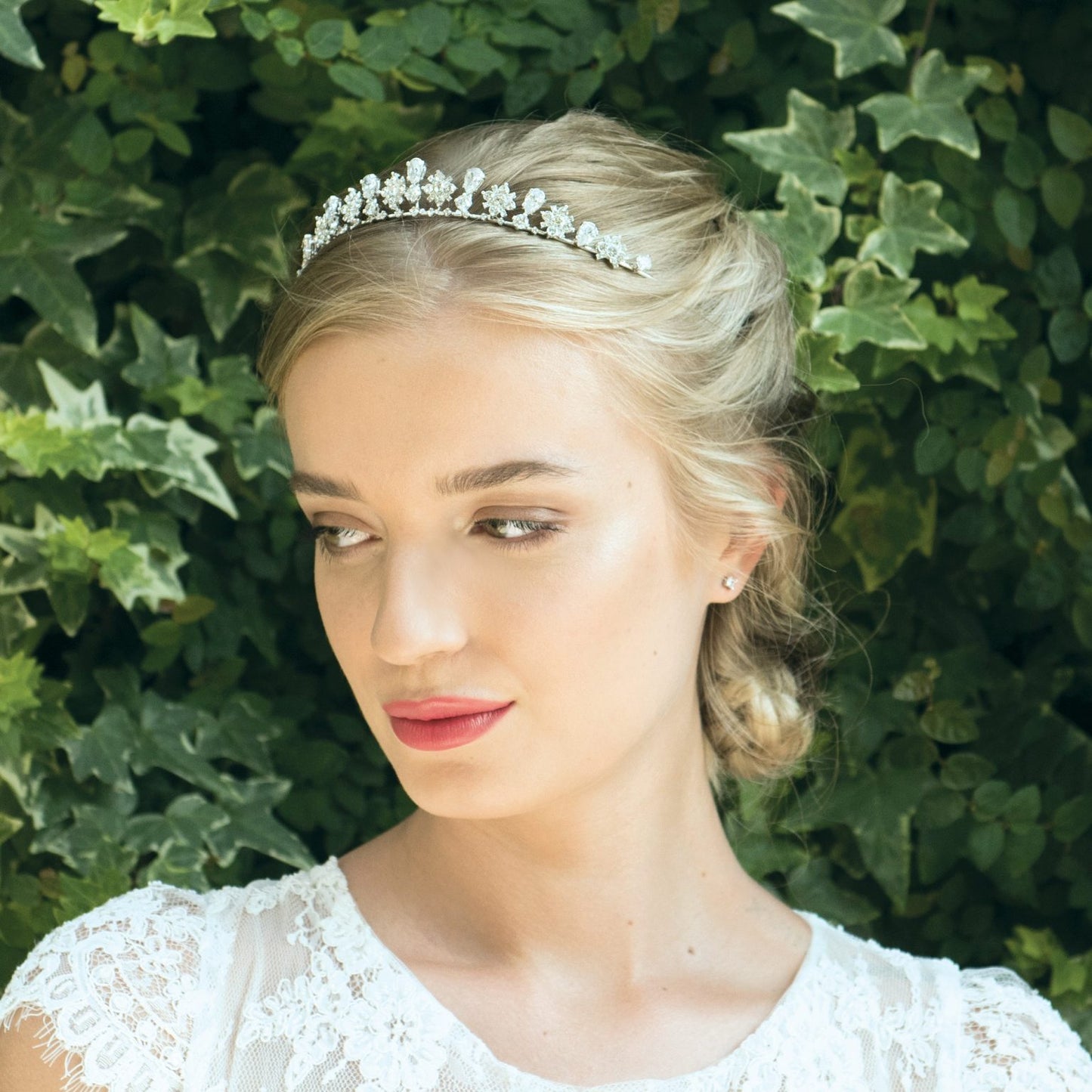 【レンタル】Ivory & Co. アイボリー・アンド・コー Belle ベル ブライダルティアラ ジルコニア クリスタル シルバー 結婚式 アクセサリー (IC-T23-R)【結婚式　アクセサリー　ティアラ　ヘッドドレス　ヘアアクセサリー】