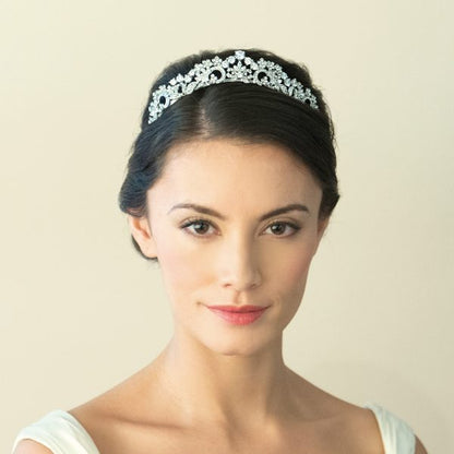 【正規品】Ivory & Co. アイボリー・アンド・コー Christiana クリスティアナ ブライダルティアラ ジルコニア シルバー 結婚式 アクセサリー (IC-T4)【結婚式　アクセサリー　ティアラ　ヘッドドレス　ヘアアクセサリー】