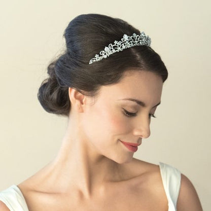 【レンタル】Ivory & Co. アイボリー・アンド・コー Elizabeth エリザベス ブライダルティアラ ジルコニア シルバー 結婚式 アクセサリー (IC-T8-R)【結婚式　アクセサリー　ティアラ　ヘッドドレス　ヘアアクセサリー】