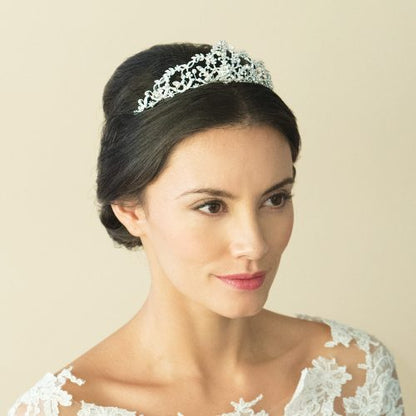 【レンタル】Ivory & Co. アイボリー・アンド・コー Charlotte シャーロット ブライダルティアラ クリスタル パール シルバー 結婚式 アクセサリー (IC-T9-R)【結婚式　アクセサリー　ティアラ　ヘッドドレス　ヘアアクセサリー】
