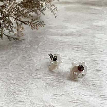 バロックパールとつまみ細工のイヤーアクセサリー 【結婚式 ピアス イヤリング】