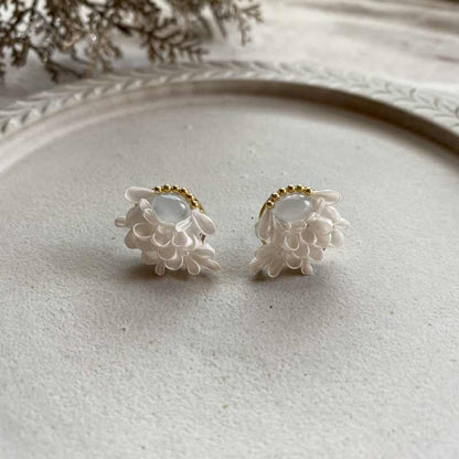 ムーンストーンとつまみ細工のイヤーアクセサリー 【結婚式 ピアス イヤリング】