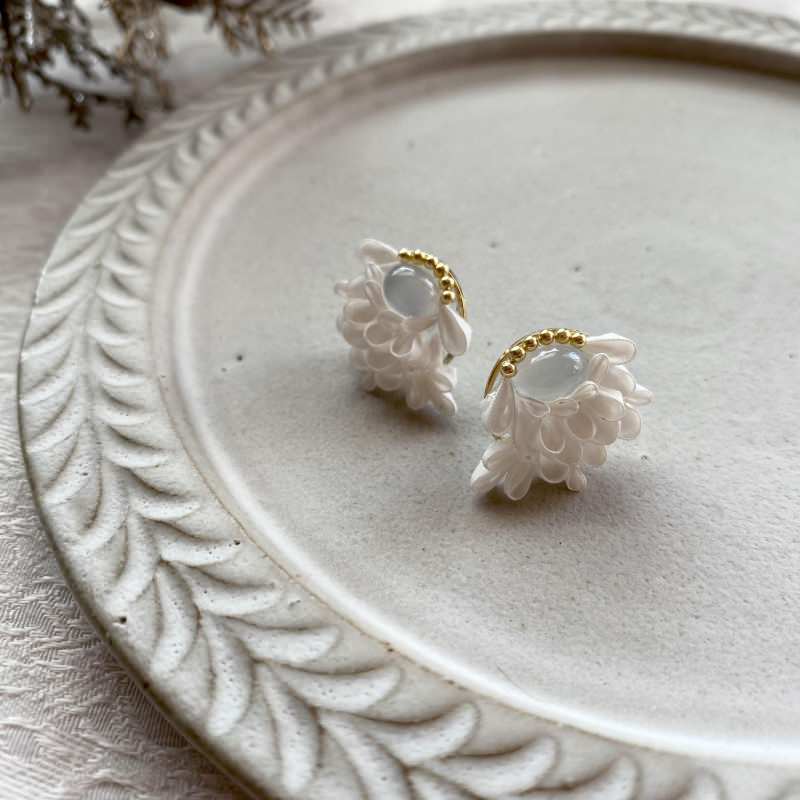 ムーンストーンとつまみ細工のイヤーアクセサリー 【結婚式 ピアス