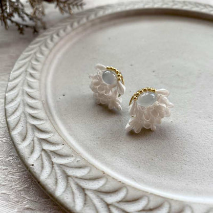 ムーンストーンとつまみ細工のイヤーアクセサリー 【結婚式 ピアス イヤリング】