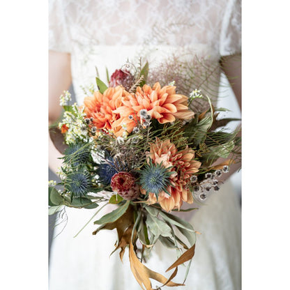 【生花】都内近郊お届け無料 クラッチブーケ オレンジダリア プロテア 【結婚式 フラワー 生花 ブーケ ブートニア】