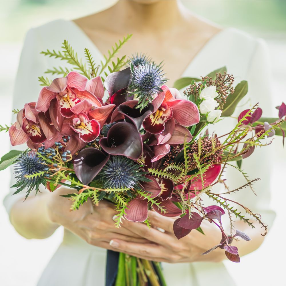 【生花】都内近郊お届け無料 クラッチブーケ ボルドー シンビジューム カラー 【結婚式 フラワー 生花 ブーケ ブートニア】