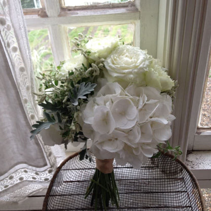 【生花】SIB bouquet/white X green 【結婚式 フラワー 生花 ブーケ ブートニア】