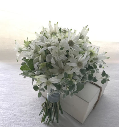 【生花】SIB bouquet natural / white X green 【結婚式 フラワー 生花 ブーケ ブートニア】