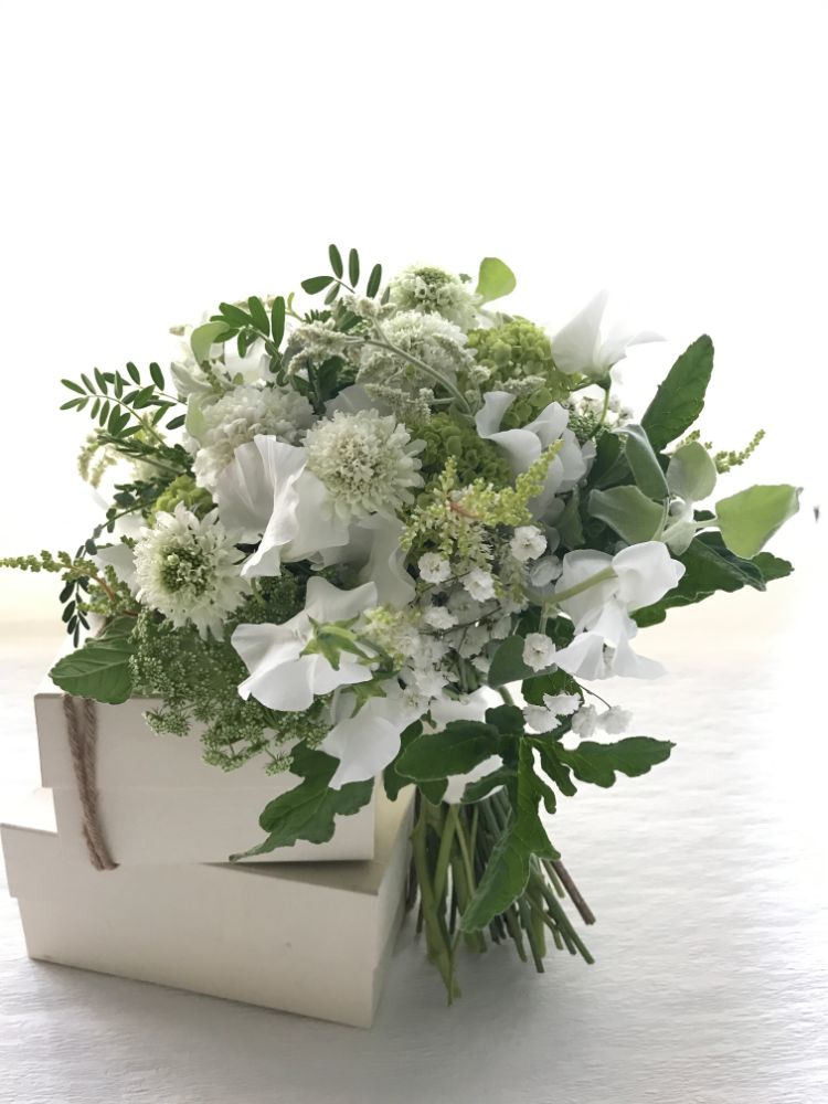 【生花】SIB bouquet natural / white X green　【結婚式　フラワー　生花　ブーケ　ブートニア】