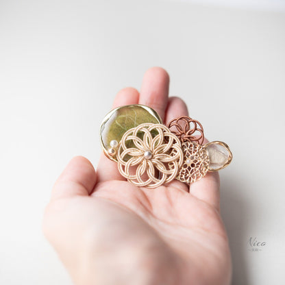 水引ヘアクリップ 透かし花躍る 五箇山和紙 抹茶×ベージュ 【結婚式 和装 アクセサリー】