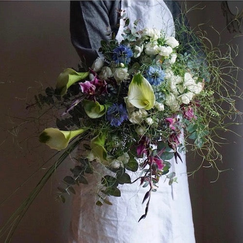 【生花】季節のお花で彩るウェディングブーケ 【結婚式 フラワー 生花 ブーケ ブートニア オーダーメイド】