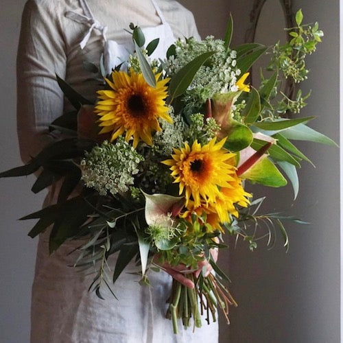 【生花】季節のお花で彩るウェディングブーケ 【結婚式 フラワー 生花 ブーケ ブートニア オーダーメイド】