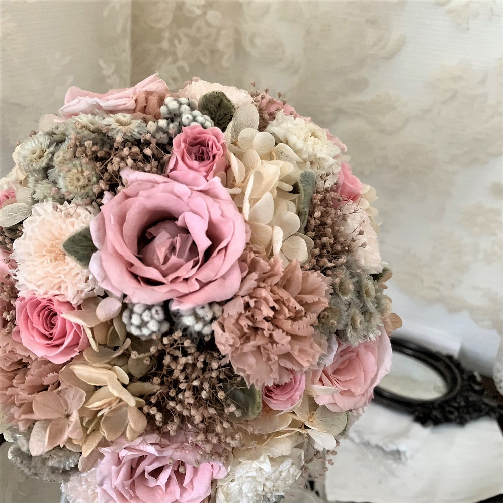 ホワイトローズとラムズイヤーのブーケとブートニア プリザーブドアンティークピンク ラウンドブーケ・ブートニア 結婚