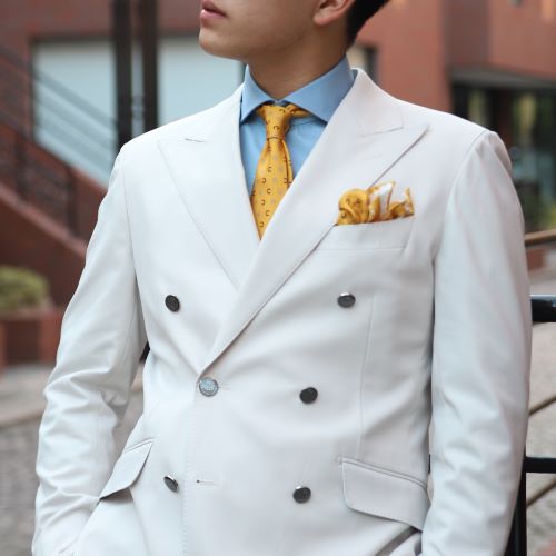 【オーダースーツ】女性用金地白タキシード ホワイトダブルスーツ【結婚式 タキシード オーダーメイド】 – 結婚式