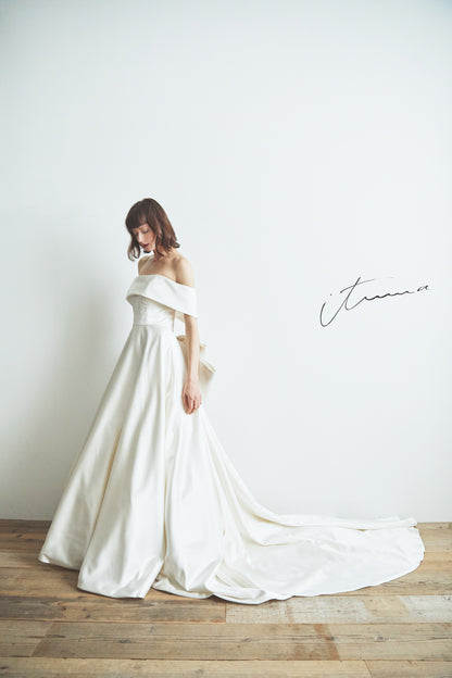 it0020-style1(Luna) Dress + off shoulder 
+ ribbon train