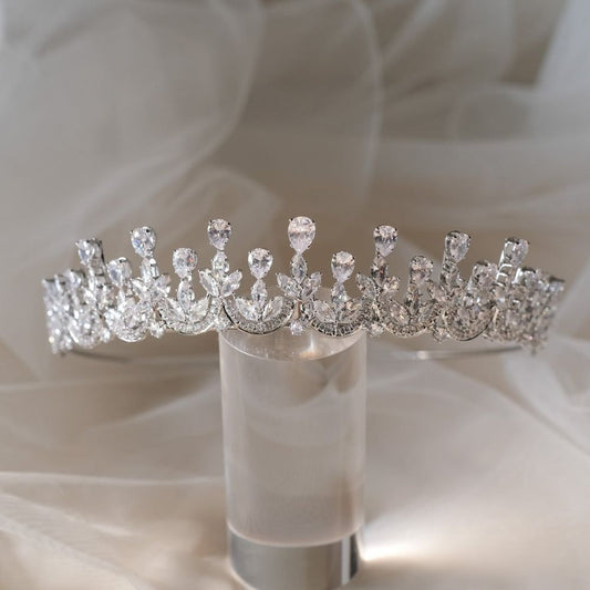 【ヘッドドレス】ティアラ ジルコニア ブライダルヘッドドレス シルバー w36-ti37【結婚式 ヘアアクセサリー】