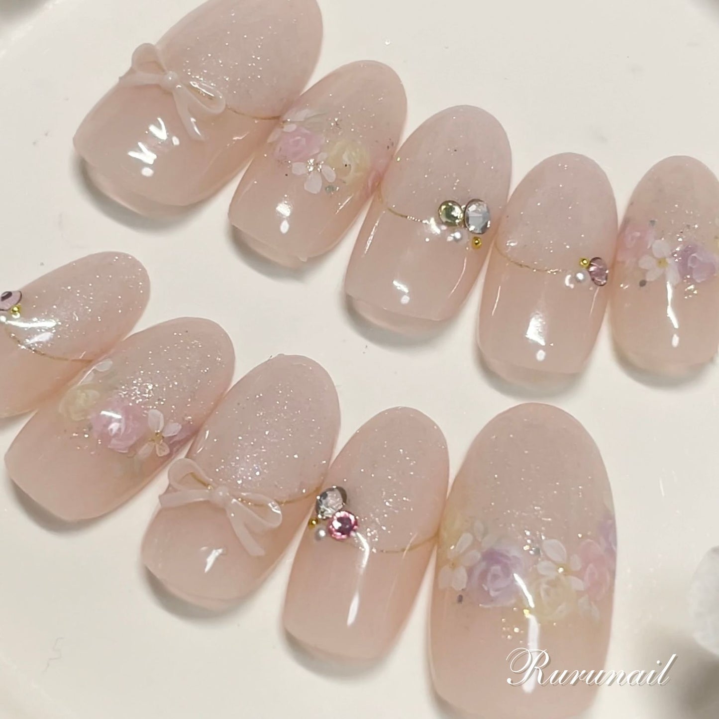 パステルフラワーブーケとリボンの優しいネイルチップ