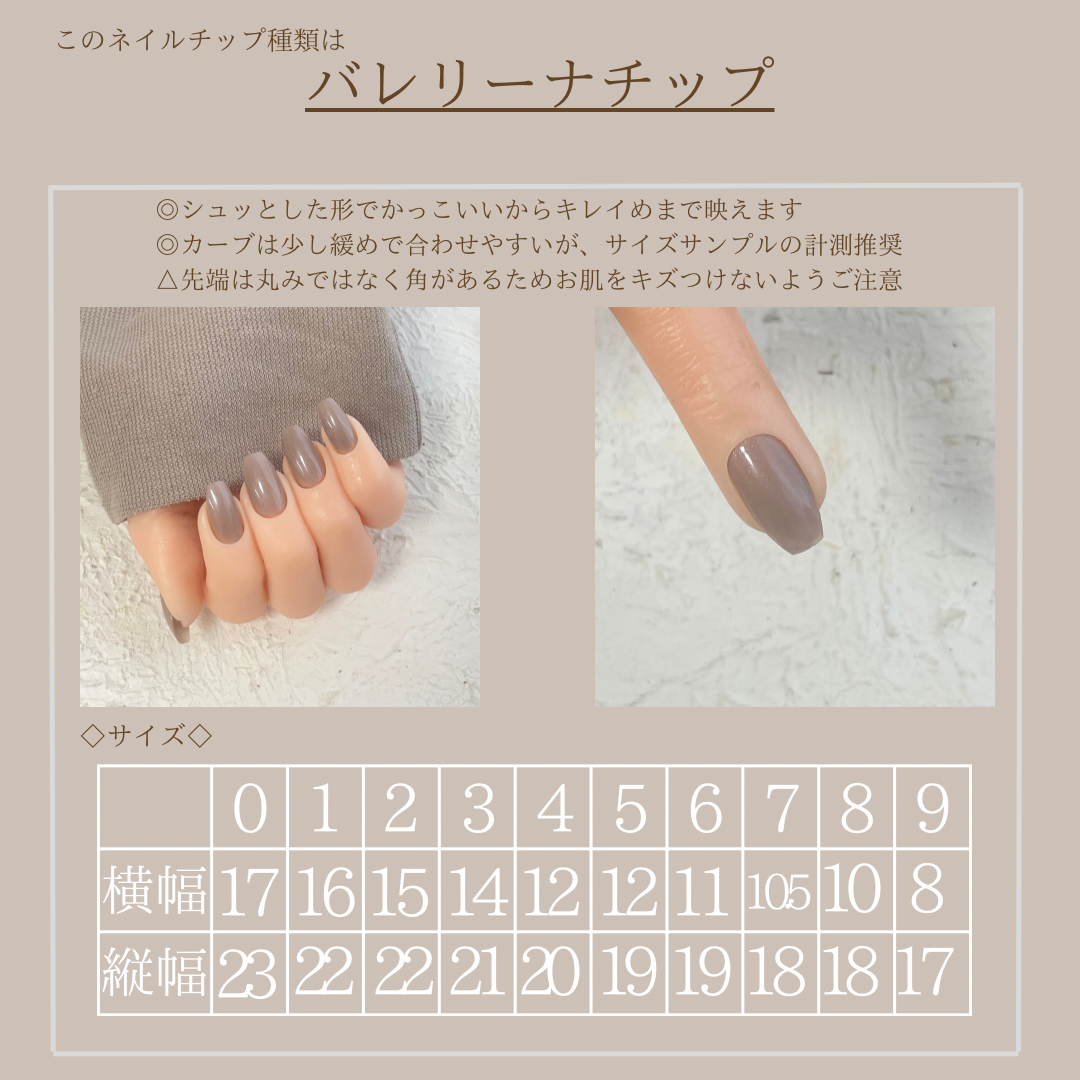 指先が光を纏う。引き立て上品ホロフレンチネイル