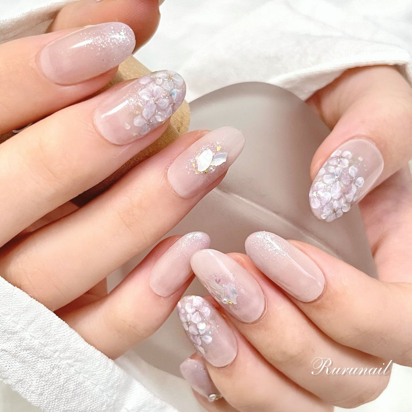 みずみずしい煌めく紫陽花のジューンブライドネイル