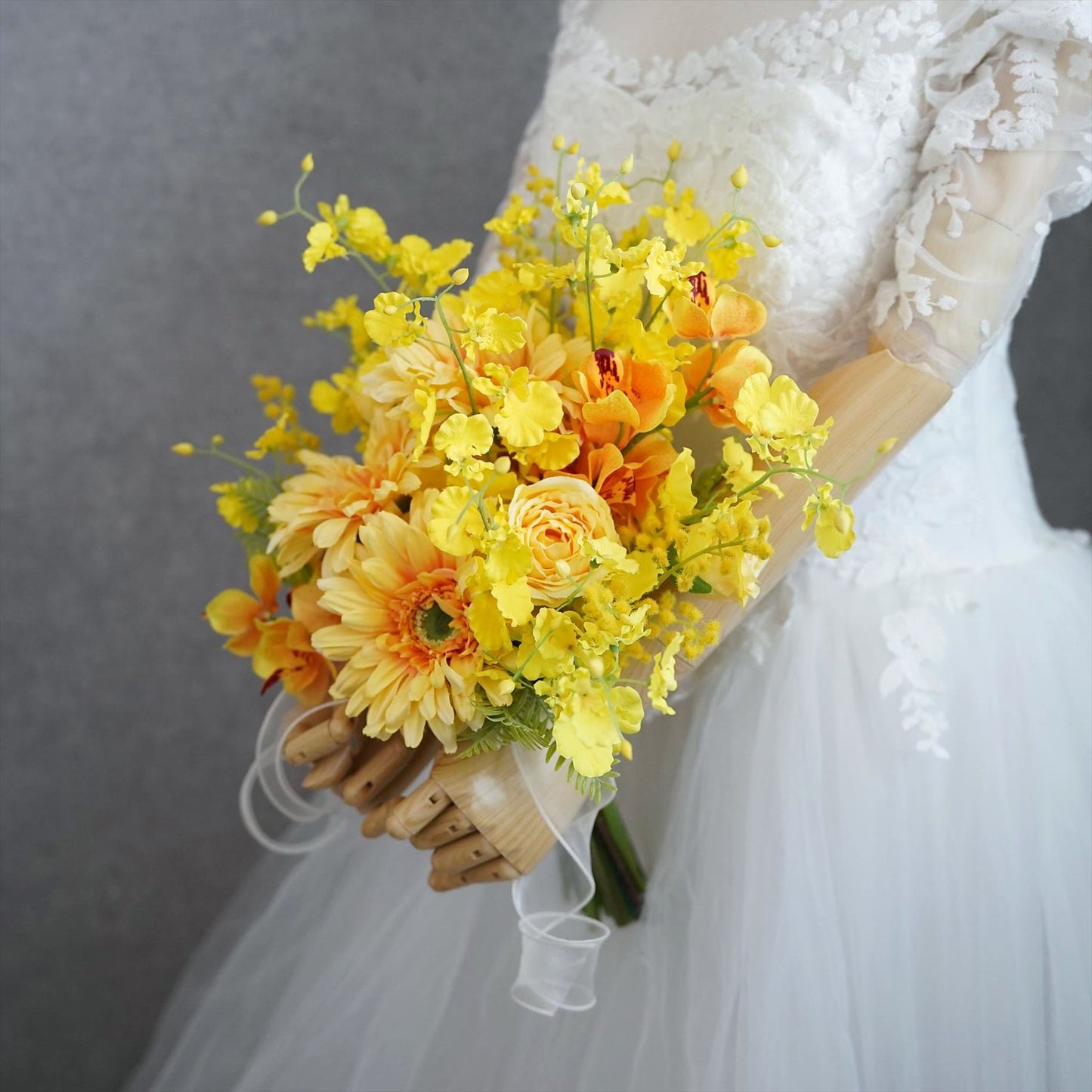 ガーベラとオンシジュームのイエローブーケ【結婚式　フワラー　アーティフィシャルフラワー　ブーケ　ブートニア】