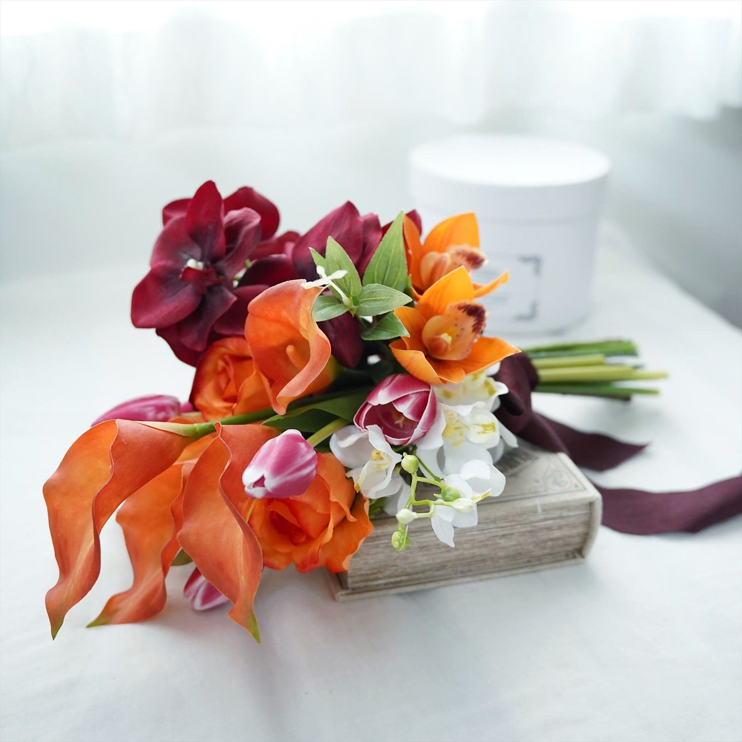 オレンジとボルドーのアームブーケ【結婚式　フワラー　アーティフィシャルフラワー　ブーケ　ブートニア】