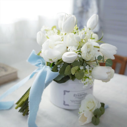 チューリップのホワイトグリーンブーケ【結婚式　フワラー　アーティフィシャルフラワー　ブーケ　ブートニア】