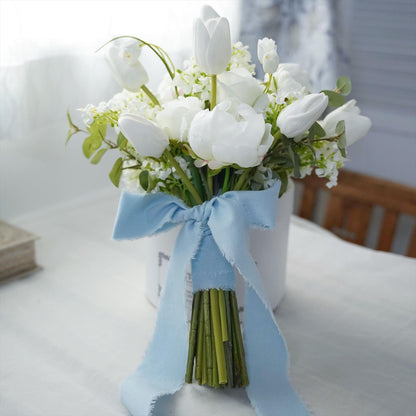 チューリップのホワイトグリーンブーケ【結婚式　フワラー　アーティフィシャルフラワー　ブーケ　ブートニア】