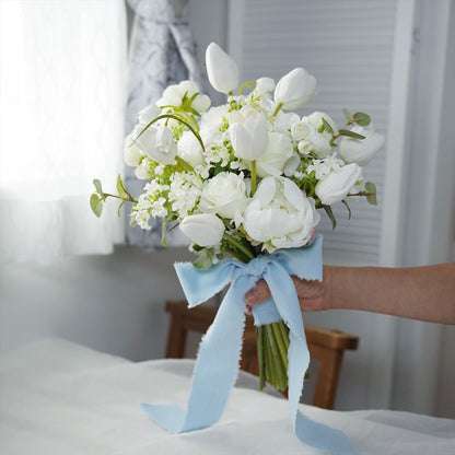 チューリップのホワイトグリーンブーケ【結婚式　フワラー　アーティフィシャルフラワー　ブーケ　ブートニア】