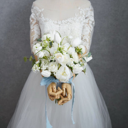 チューリップのホワイトグリーンブーケ【結婚式　フワラー　アーティフィシャルフラワー　ブーケ　ブートニア】