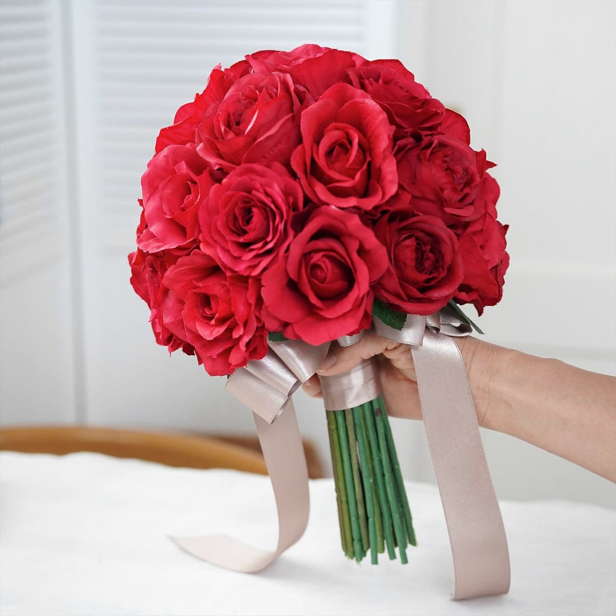 赤いバラのラウンドブーケ　【結婚式　フラワー　造花　ブーケ　ブートニア】