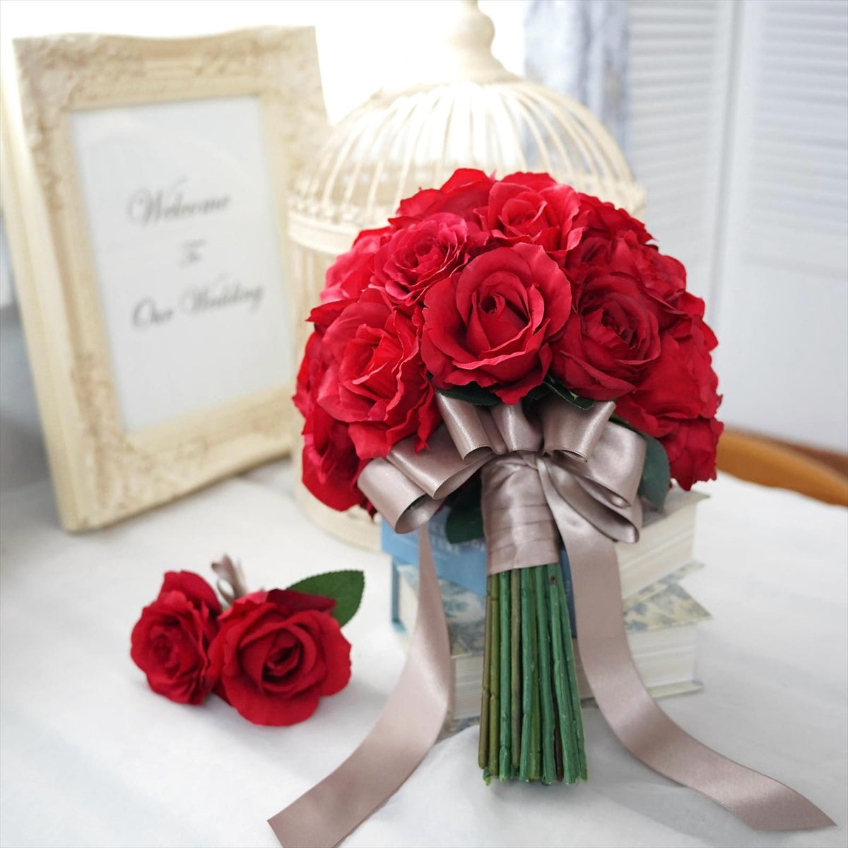 赤いバラのラウンドブーケ　【結婚式　フラワー　造花　ブーケ　ブートニア】