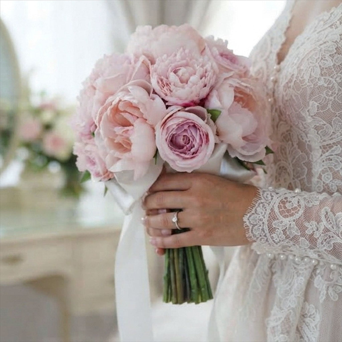 ピンク芍薬とバラのラウンドブーケ【結婚式　フラワー　造花　ブーケ　ブートニア】