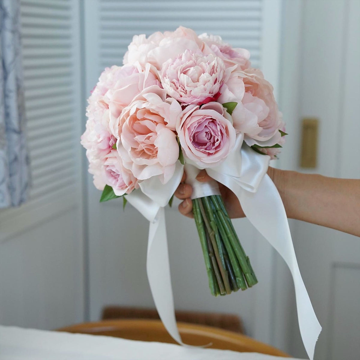 ピンク芍薬とバラのラウンドブーケ【結婚式　フラワー　造花　ブーケ　ブートニア】