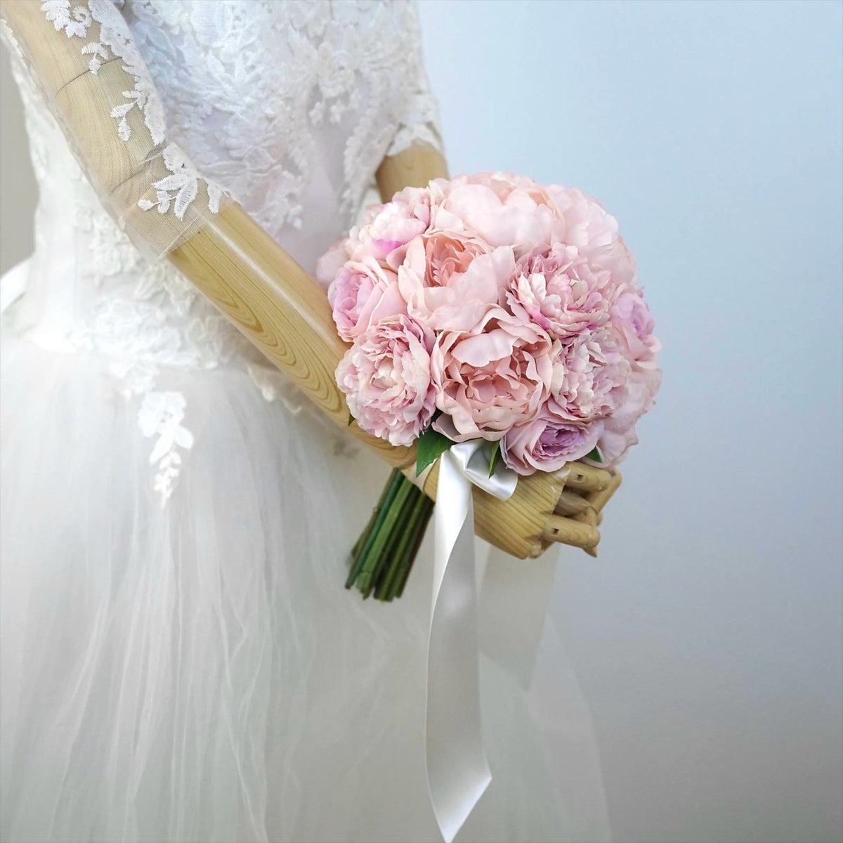 ピンク芍薬とバラのラウンドブーケ【結婚式　フラワー　造花　ブーケ　ブートニア】