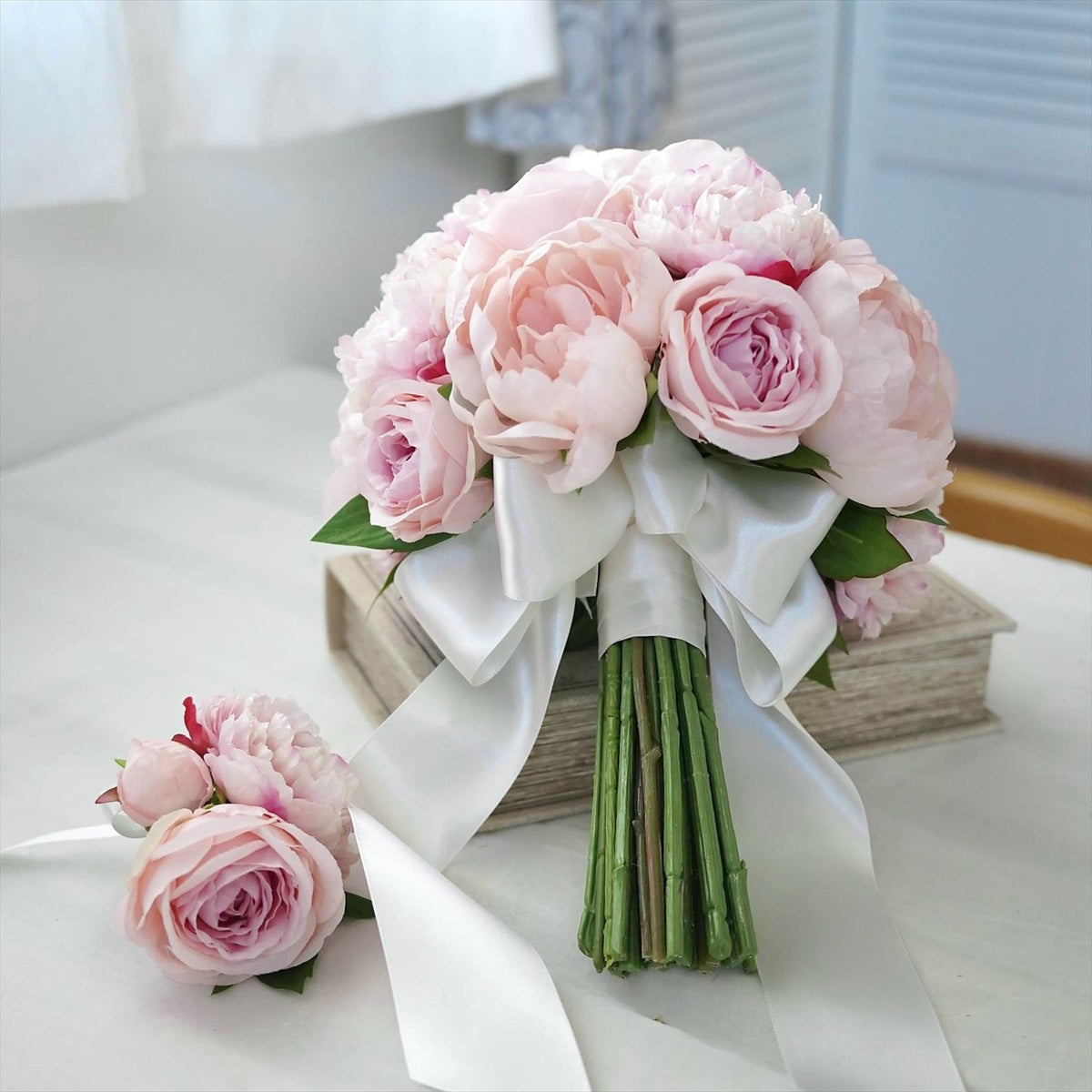 ピンク芍薬とバラのラウンドブーケ【結婚式　フラワー　造花　ブーケ　ブートニア】