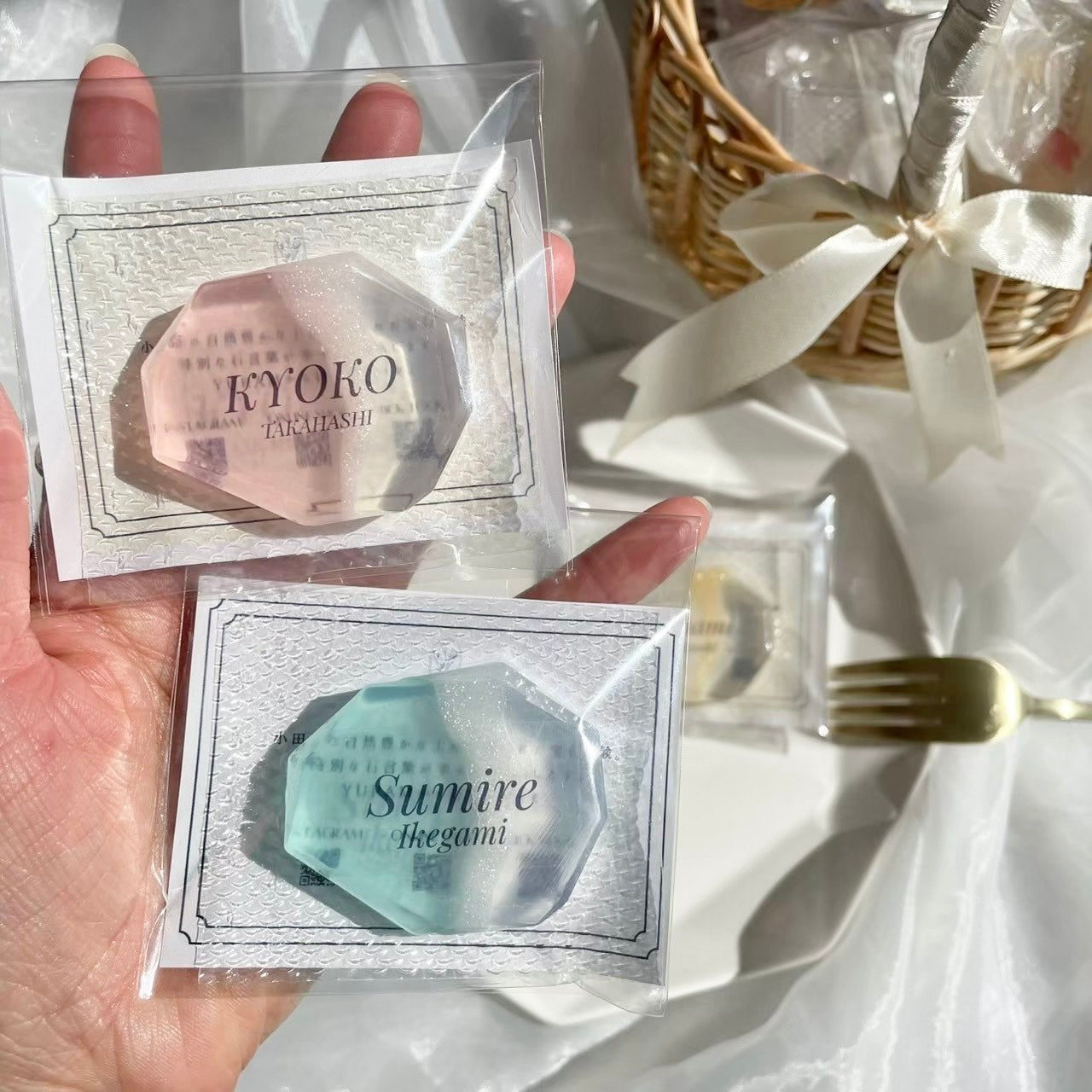 【YURAM席札石鹸】4種類の宝石石鹸と花の香りのハンドソープ（ランダムカラー）